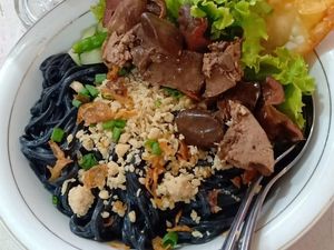 Makanan Lokal Juga Enak Kalau Dicampur Bubuk Arang Makanan Lokal Juga Enak Kalau Dicampur Bubuk Arang