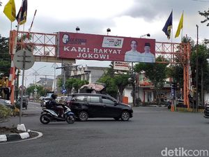 Tim Prabowo Soroti Spanduk Rakyat Jokowi di Jatim yang Diungkap Rocky Tim Prabowo Soroti Spanduk Rakyat Jokowi di Jatim yang Diungkap Rocky