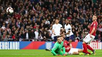 Sterling Menggila, Inggris Lumat Republik Ceko Lima Gol