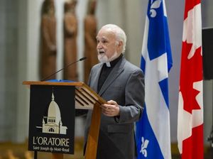 Pastor Kanada Ditikam Saat Siaran Langsung, Jemaat Berteriak