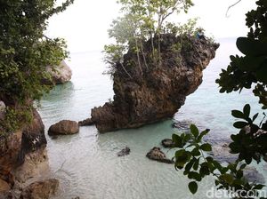 Pantai Tanjung Mangga, Surga Tersembunyi dari Maluku Pantai Tanjung Mangga, Surga Tersembunyi dari Maluku