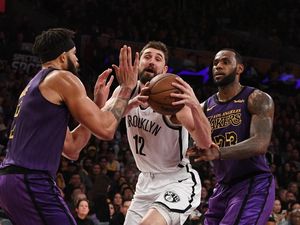 Hasil NBA: Lakers Dikalahkan Nets, LeBron James Gagal ke Playoff