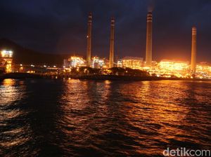 Wow! Gemerlapnya PLTU Paiton di Malam Hari
