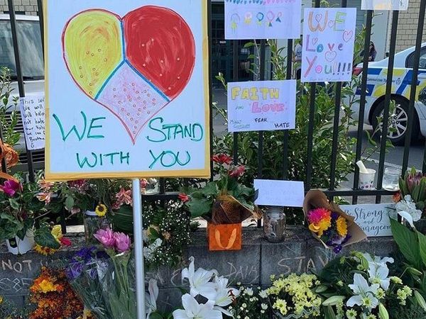 Deretan Surat Warga New Zealand untuk Kaum Muslim yang Getarkan Hati
