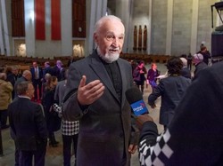 Luka Ringan Usai Ditikam di Depan Jemaat, Ini Kata Pastor Kanada