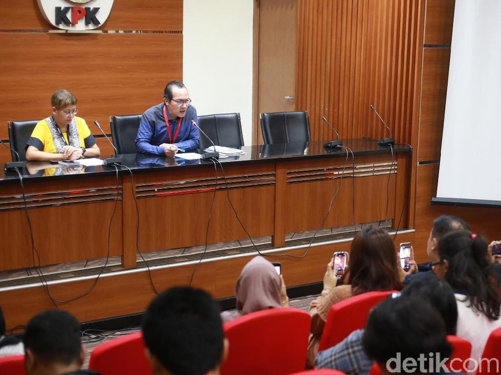 KPK Minta Terduga Penyuap Direktur Teknologi Krakatau Steel Serahkan Diri KPK Minta Terduga Penyuap Direktur Teknologi Krakatau Steel Serahkan Diri