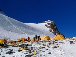 Nepal Terjunkan Tim Bersihkan Sampah dan Jasad Pendaki di Everest