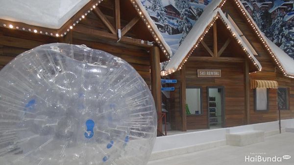 Brrr! Asyik dan Seru Main Salju di Trans Snow World Bekasi