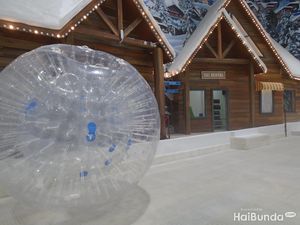 Brrr! Asyik dan Seru Main Salju di Trans Snow World Bekasi