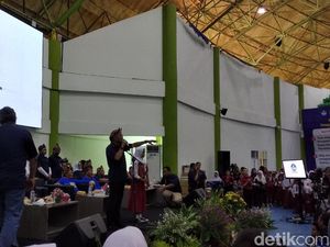 Mendikbud Pamer Kinerja di Depan Pelajar Bandung