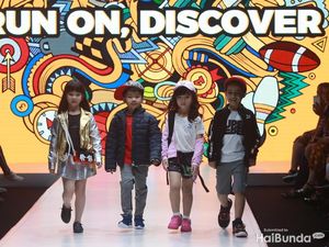 Gemas! Aksi Anak-anak Berlenggok di Catwalk dengan Gaya Trendi Gemas! Aksi Anak-anak Berlenggok di Catwalk dengan Gaya Trendi