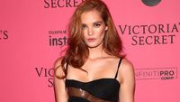 Pesona Bidadari Victorias Secret yang Dulu di-Bully karena Berambut Merah