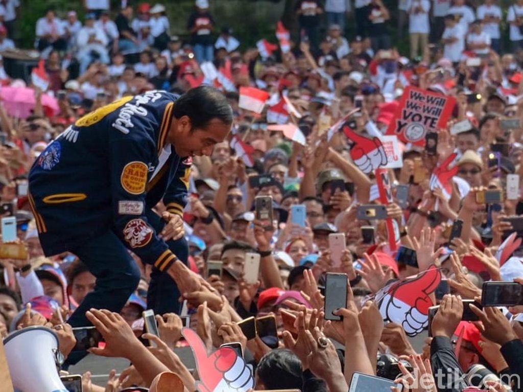 Jokowi: Sudah 4,5 Tahun Difitnah, Saya akan Lawan! Jokowi: Sudah 4,5 Tahun Difitnah, Saya akan Lawan!