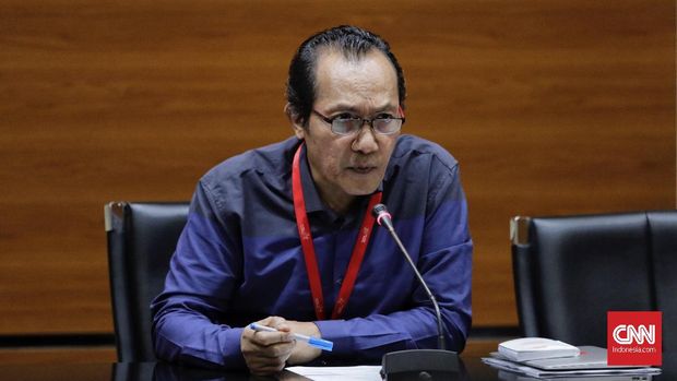 Wakil Ketua KPK Saut Situmorang mengungkap Firli melakukan pelanggaran etik berat.