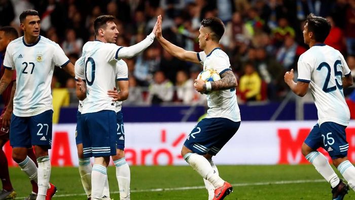 Diego Mardona menyerang Timnas Argentina usai menelan kekalahan telak dari Venezuela (Juan Medina/Reuters) Diego Mardona menyerang Timnas Argentina usai menelan kekalahan telak dari Venezuela (Juan Medina/Reuters)