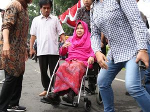 Risma Sebut Pemkot Surabaya Pembayar BPJS Tertinggi di Indonesia Risma Sebut Pemkot Surabaya Pembayar BPJS Tertinggi di Indonesia
