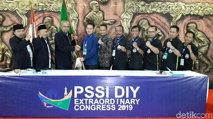 Ahmad Syauqi resmi jadi ketua umum Asprov PSSI Yogyakarta2019-2013. (Ristu Hanafi/detikSport) Ahmad Syauqi resmi jadi ketua umum Asprov PSSI Yogyakarta2019-2013. (Ristu Hanafi/detikSport)