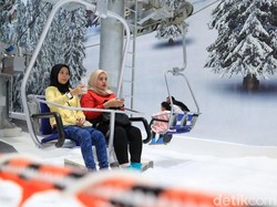 Yuk ke Trans Snow World dan Coba Naik Ski Lift Ala Negara Bersalju