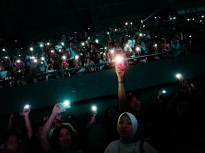 Jangan Asal Main HP di Konser 4 Musisi Ini! Jangan Asal Main HP di Konser 4 Musisi Ini!