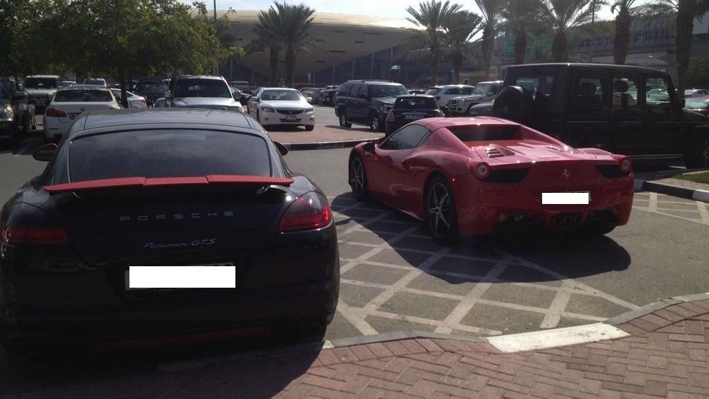 Parkiran Kampus di Dubai Bak Showroom Rolls-Royce cs