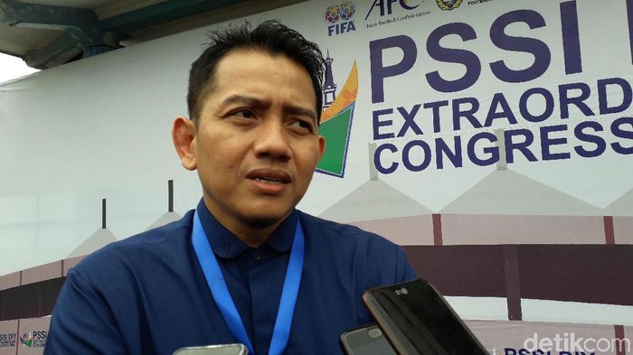 Ahmad Syauqi resmi jadi ketua umum Asprov PSSI Yogyakarta. (Ristu Hanafi/detikSport) Ahmad Syauqi resmi jadi ketua umum Asprov PSSI Yogyakarta. (Ristu Hanafi/detikSport)