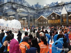 Resmi Dibuka, Trans Snow World Juanda Destinasi Baru Wisata Salju
