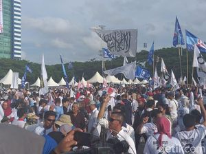 Potret Kampanye Prabowo di Lapangan Karebosi Makassar, Al Liwa Turut Berkibar