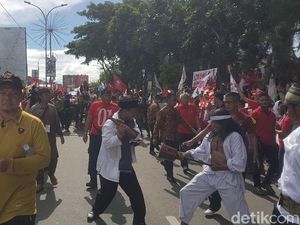 Jokowi Dikawal Debus Banten di Karnaval Kampanye Terbuka Jokowi Dikawal Debus Banten di Karnaval Kampanye Terbuka