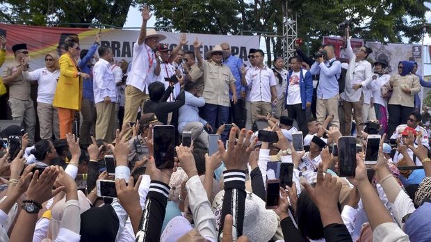 Genderang Adu Kuat Jokowi-Prabowo Raup Suara di Basis Lawan
