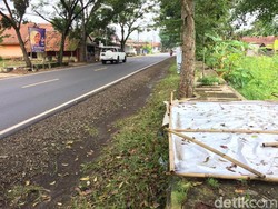 Motornya Tertimpa Baliho, Jukir di Ciamis Meninggal Usai Dirawat