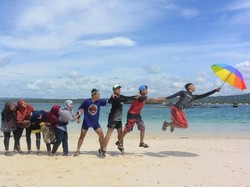 Orang Terbang Tertiup Angin di Ujung Kulon