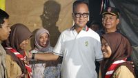 Mensos Kunjungi Korban Kebakaran Krukut