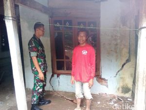 Tanah Gerak Kembali Rusak Rumah di Trenggalek, Warga Tetap Bertahan