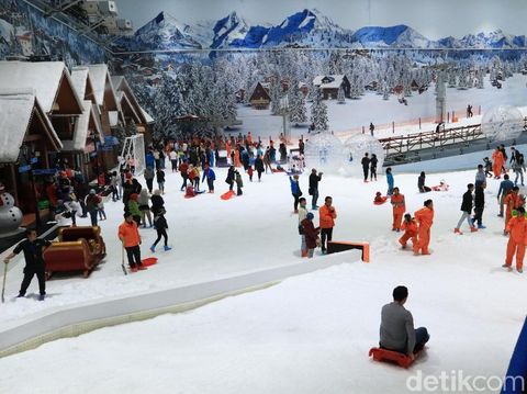 Keseruan Wisata Salju Di Trans Snow World Juanda