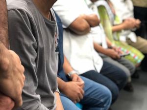 Ditemani Reza Rahadian, Ini Potret Jokowi Coba MRT Sebelum Peresmian