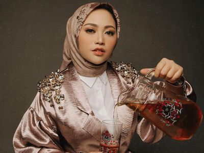Foto: Gaya Rachel Vennya yang Dulu Seksi Sekarang Stylish Berhijab