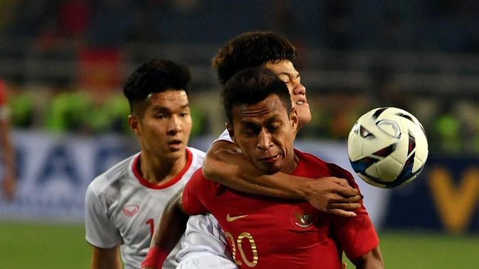 Timnas Indonesia U-23 kalah 0-1 dari Vietnam lewat gol bola mati yang dimanfaatka Trieu Viet Hung. (Foto: R. Rekotomo/Antara) Timnas Indonesia U-23 kalah 0-1 dari Vietnam lewat gol bola mati yang dimanfaatka Trieu Viet Hung. (Foto: R. Rekotomo/Antara)