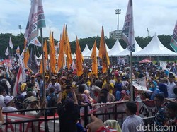 Geramnya Golkar Gegara Bendera Berkibar Liar