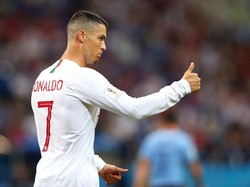 Ronaldo Candai Fans yang Minta Tanda Tangan di Jersey Real Madrid