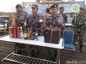 TNI AL Amankan Ratusan Kardus Miras Ilegal Asal Singapura