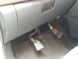 Mobil Kursus di Sekolah Mengemudi Punya Pedal Tambahan