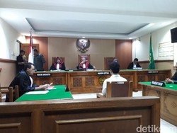 Hakim Tolak Eksepsi Harris Simamora Terdakwa Pembunuh Sekeluarga di Bekasi
