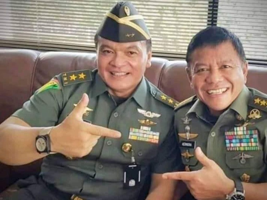 Letjen Herindra Klarifikasi Viral Pose 2 Jari: Simbol AKABRI 87 Letjen Herindra Klarifikasi Viral Pose 2 Jari: Simbol AKABRI 87