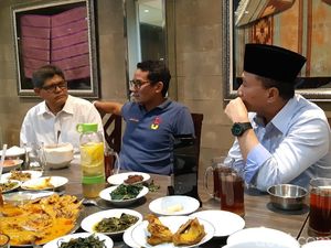 Momen Sandiaga Buka Puasa di Sela Kampanye Akbar di Jakarta