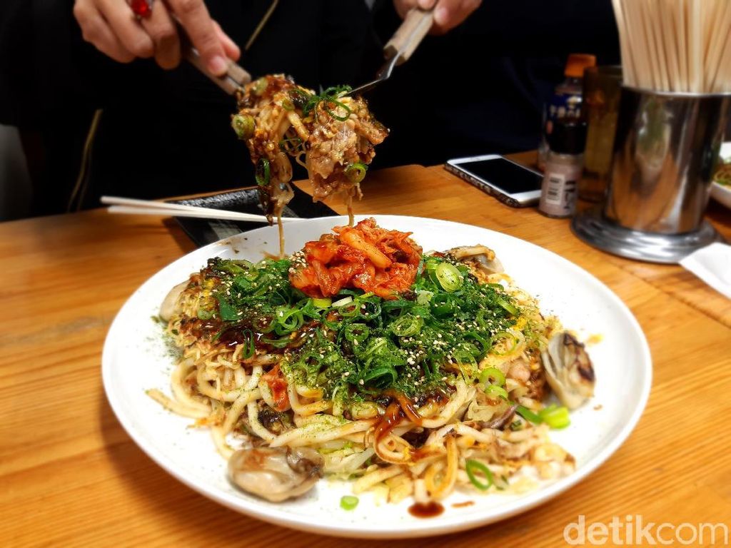 Liburan ke Hiroshima, Wisata Kulinernya Okonomiyaki