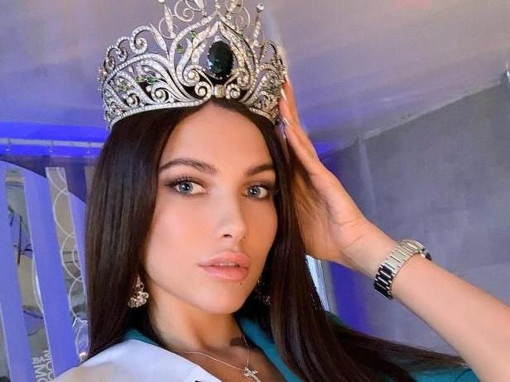Ratu Kecantikan Moscow Dipecat karena Bohong, Ngaku Sakit Ternyata Liburan Ratu Kecantikan Moscow Dipecat karena Bohong, Ngaku Sakit Ternyata Liburan