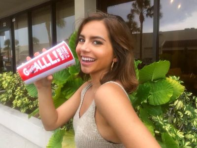 Manisnya Isabela Moner, Si Dora the Explorer Kalau Lagi Makan