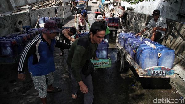 Potret Penjual Air Bersih di Utara Jakarta