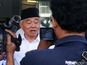 Dibawa-bawa Romahurmuziy, Kiai Asep Cerita Jadi Guru Ngaji Dibawa-bawa Romahurmuziy, Kiai Asep Cerita Jadi Guru Ngaji