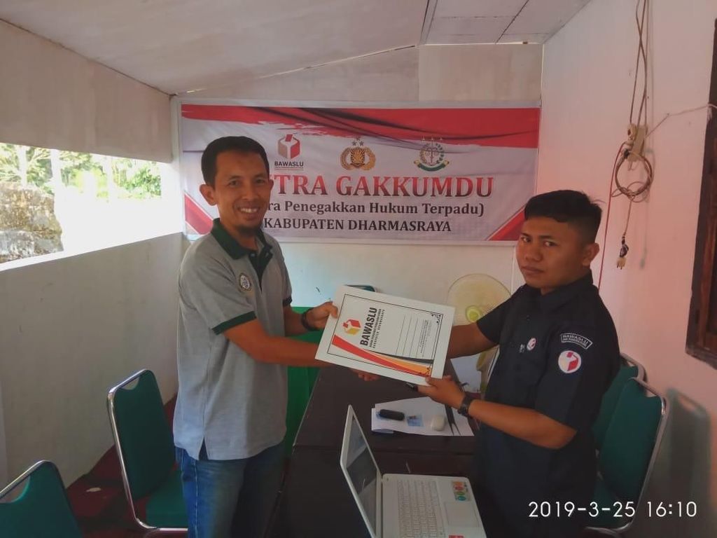 Jubir BPN Laporkan Penghadangan Kampanye ke Bawaslu Dharmasraya Jubir BPN Laporkan Penghadangan Kampanye ke Bawaslu Dharmasraya